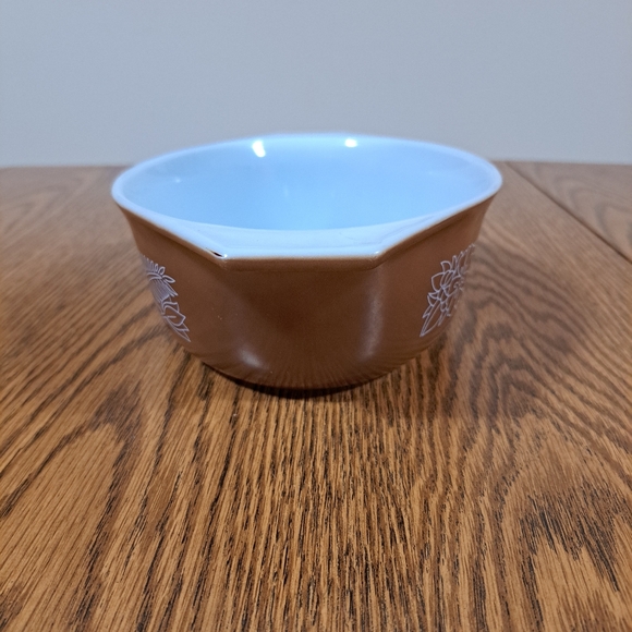 Pyrex Woodland Oval Casserole Dish 1.5 Liter 043 - Picture 2 of 10